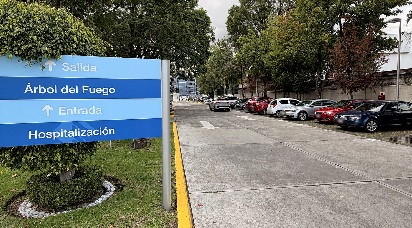 Hospital parking circulation with signage toward Inpatient services