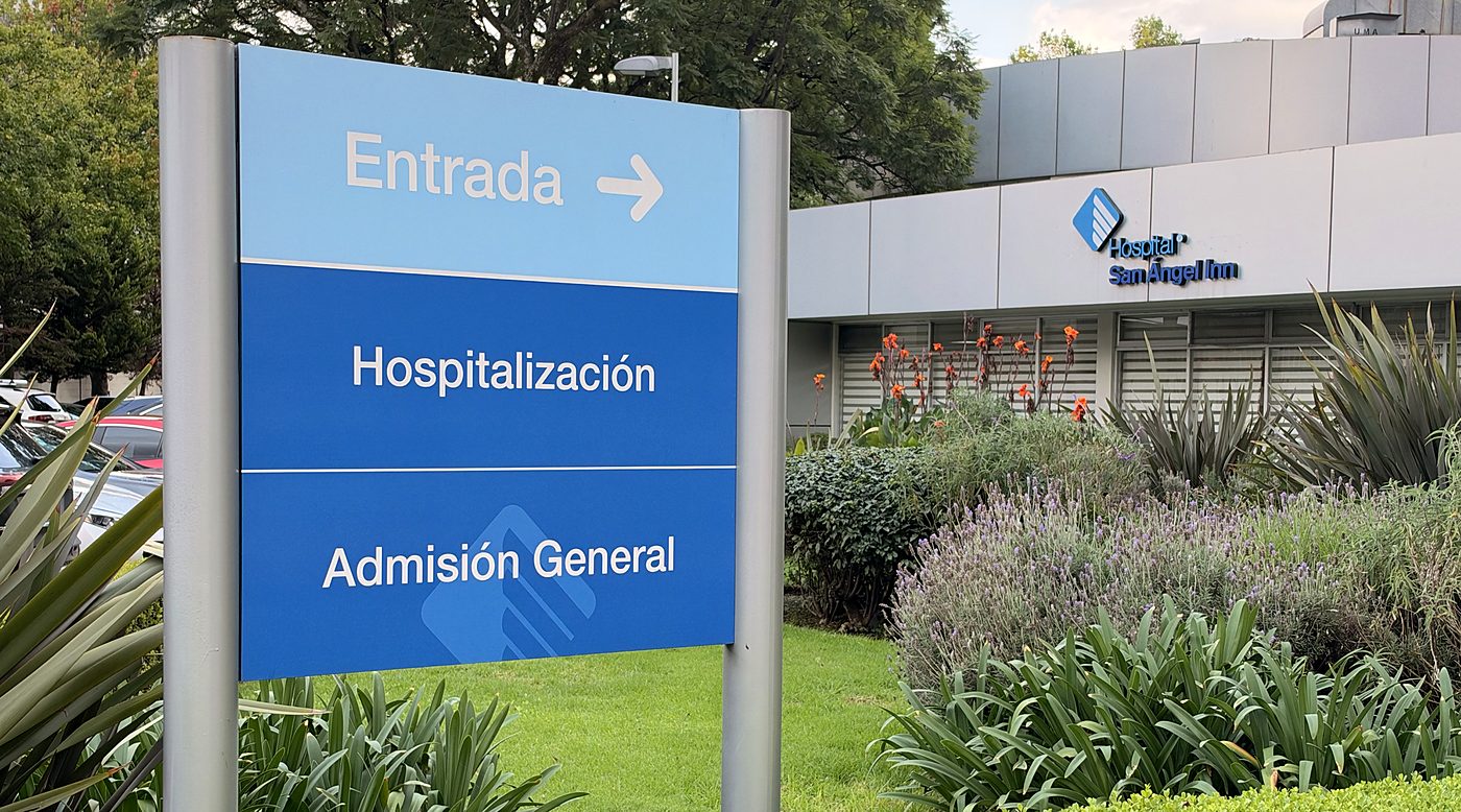 Entrance, Inpatient, and General Admissions signage at Hospital San Ángel Inn